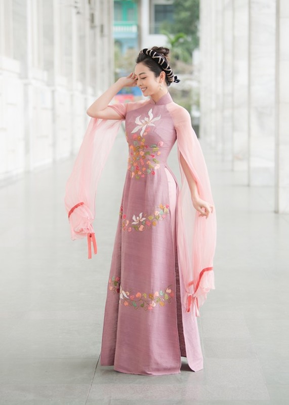 Mac ao dai kin dao, Jennifer Pham van dep gay me-Hinh-2