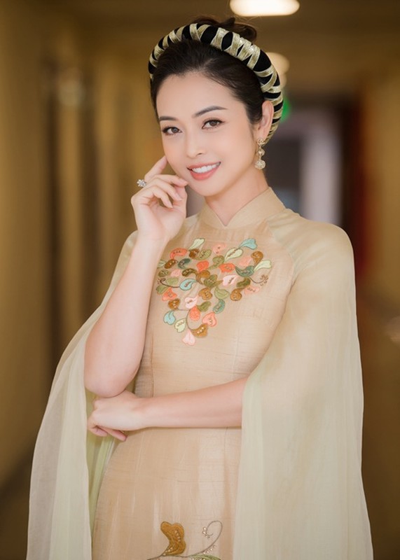 Mac ao dai kin dao, Jennifer Pham van dep gay me-Hinh-7