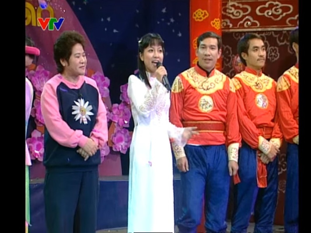 Nhin lai loat anh MC Thao Van dan chuong trinh Tao Quan-Hinh-2