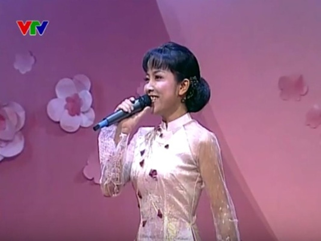 Nhin lai loat anh MC Thao Van dan chuong trinh Tao Quan