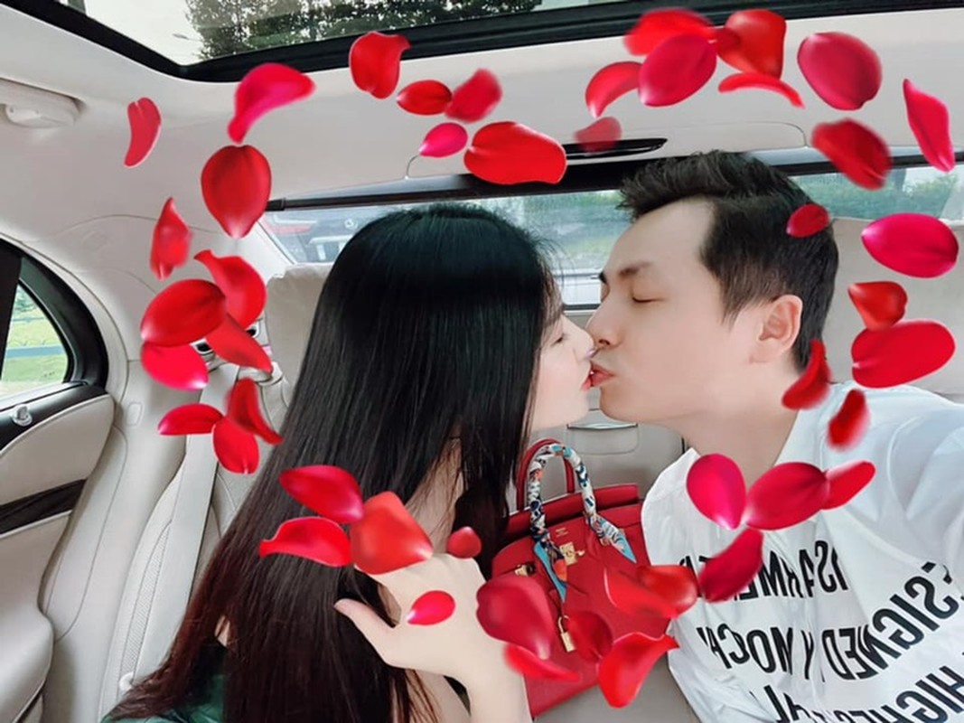 Valentine 2022: Ngoc Trinh “tha thinh”, sao nam dua nhau the hien tinh cam-Hinh-6