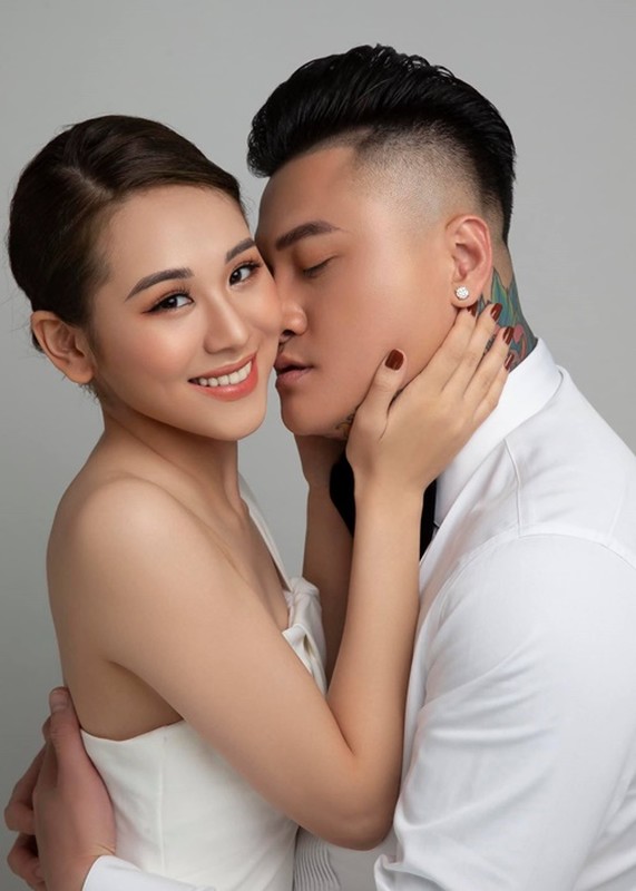 Anh cuoi cua ca si Vu Duy Khanh va ban gai kem 10 tuoi-Hinh-10