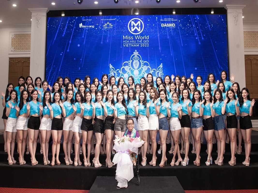 Nam Em do catwalk cung dan thi sinh Miss World Vietnam 2022-Hinh-11