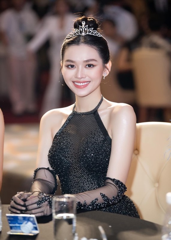 Tinh truong cua top 3 Miss World Vietnam 2019 truoc khi het nhiem ky-Hinh-3