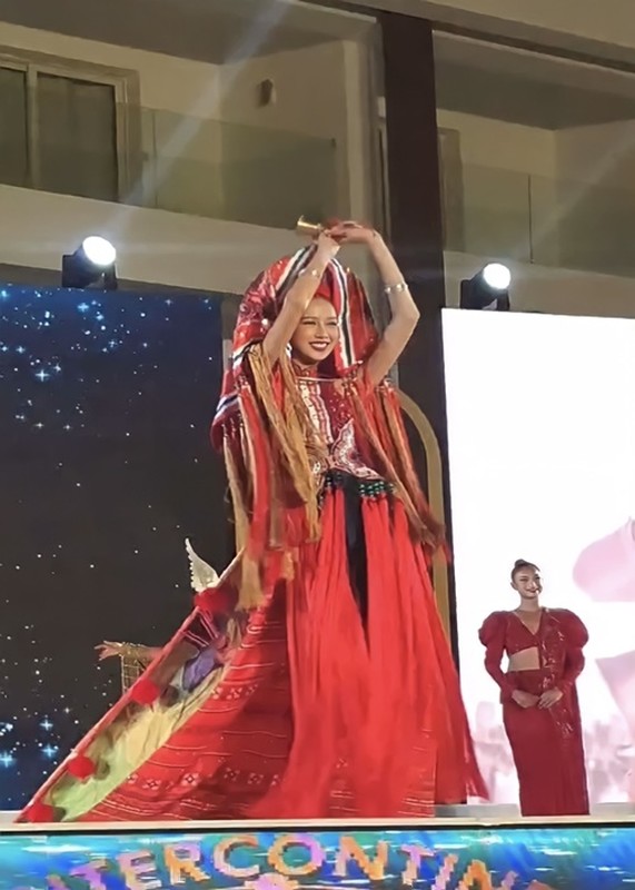 Bao Ngoc gap su co khi thi quoc phuc o Miss Intercontinental 2022-Hinh-5