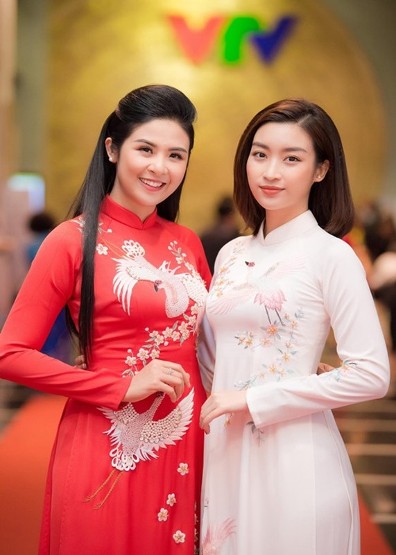 Ngoc Han may tang ao dai cuoi... than Do My Linh the nao?-Hinh-2