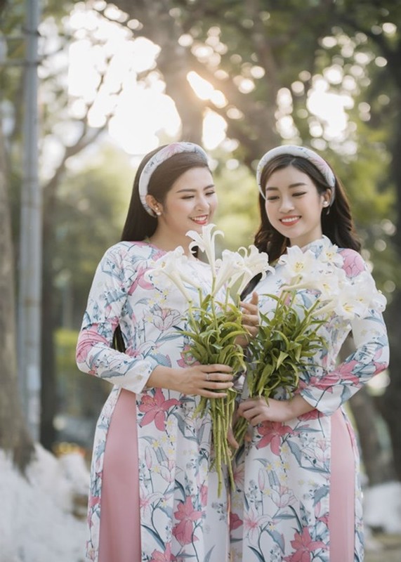 Ngoc Han may tang ao dai cuoi... than Do My Linh the nao?-Hinh-3