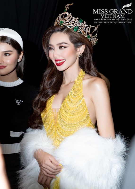 Thuy Tien thay 5 trang phuc o chung ket Miss Grand International 2022-Hinh-3