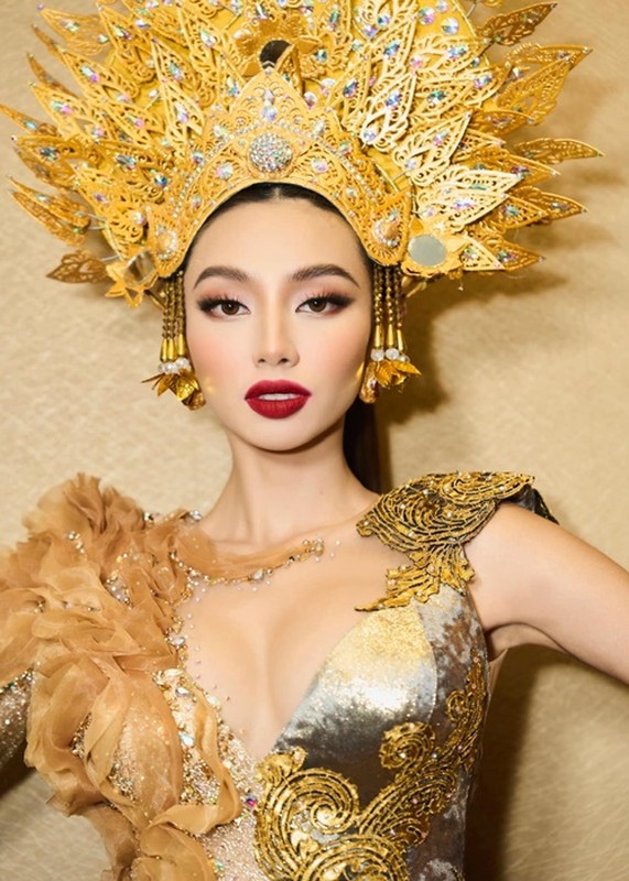 Thuy Tien thay 5 trang phuc o chung ket Miss Grand International 2022-Hinh-5