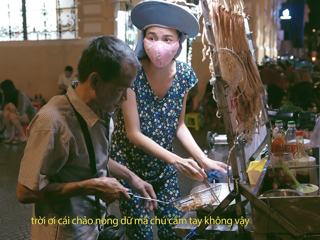 Hoa hau Thuy Tien dung ban hang rong, chay xe om trong dem-Hinh-3