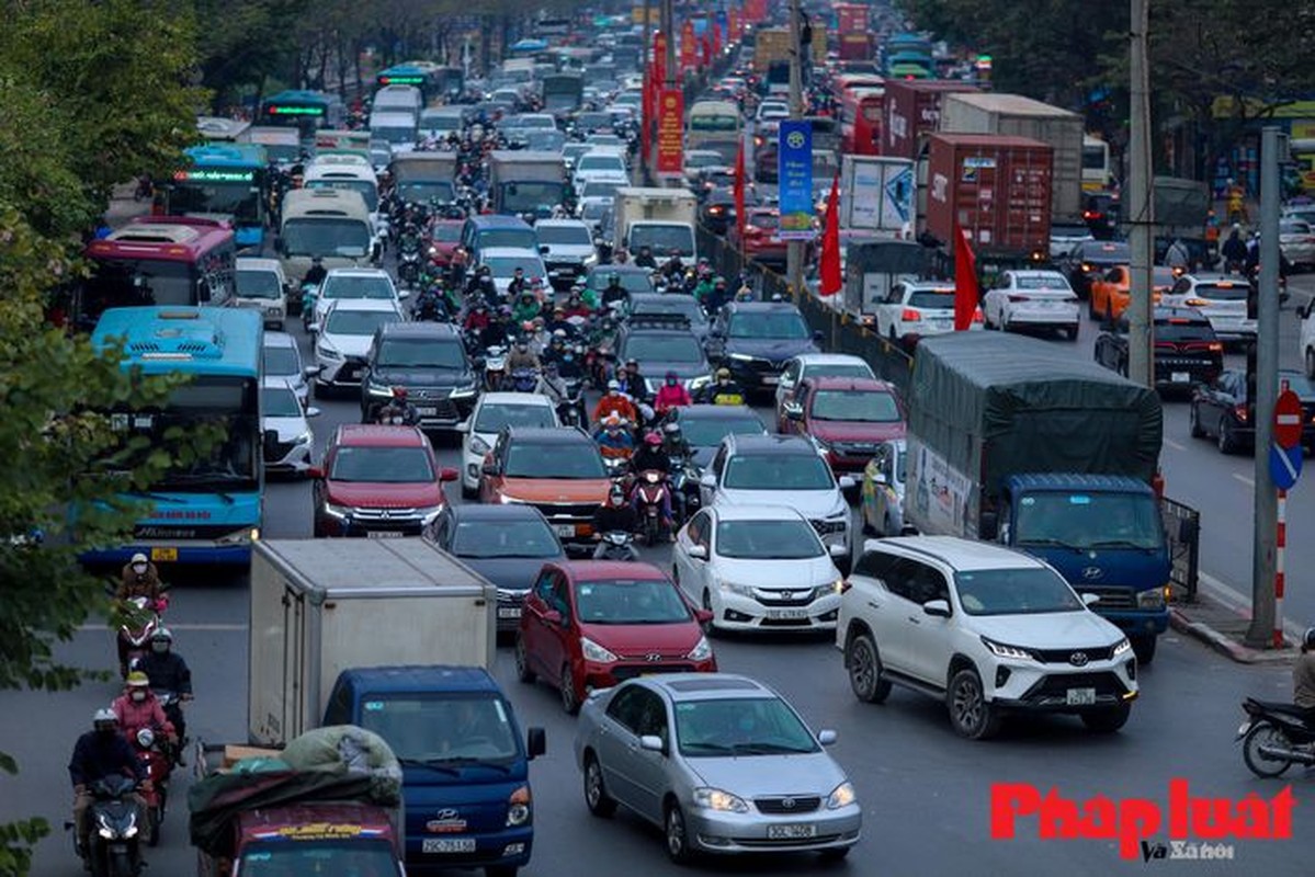 Ngay lam viec cuoi nam, cua ngo Ha Noi tac nghen, xe du bat khach tren cao toc-Hinh-8