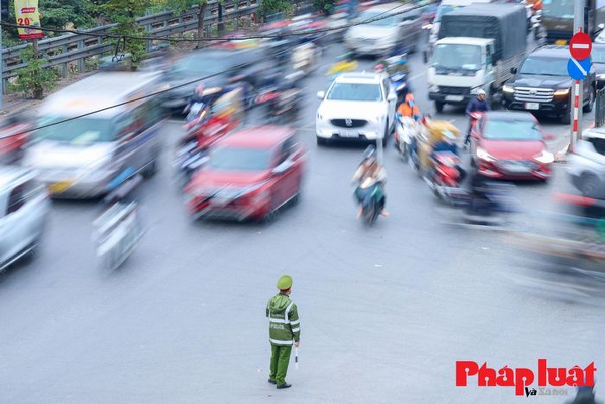 Ngay lam viec cuoi nam, cua ngo Ha Noi tac nghen, xe du bat khach tren cao toc-Hinh-9