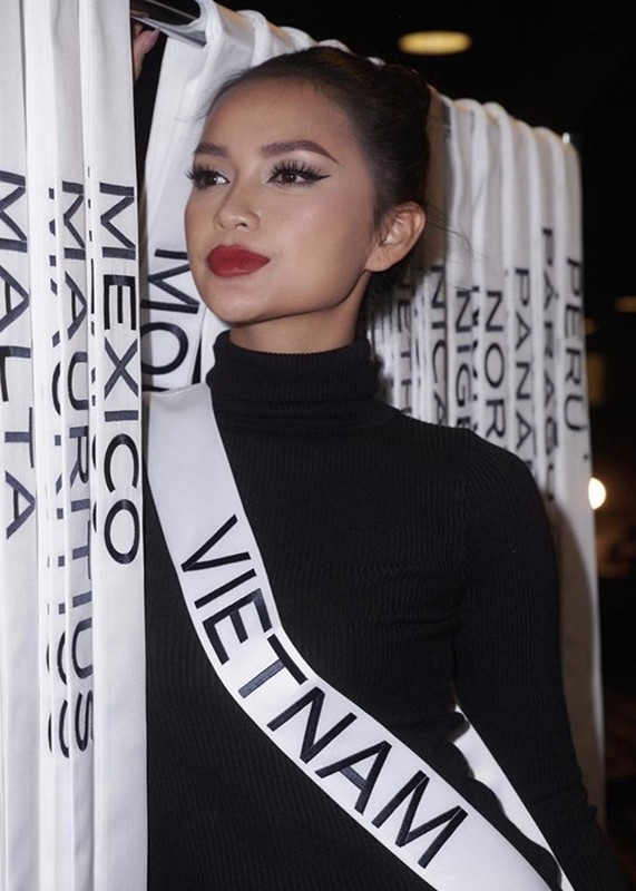 Ngoc Chau khac la duoi ban tay chuyen gia trang diem cua Miss Universe