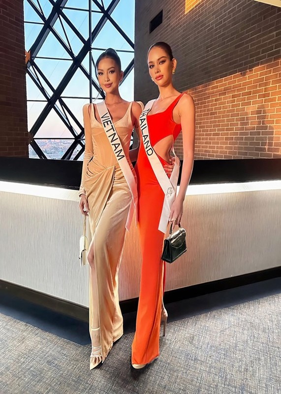 Ngoc Chau cung dan thi sinh Miss Universe 2022 dieu hanh tren pho-Hinh-10