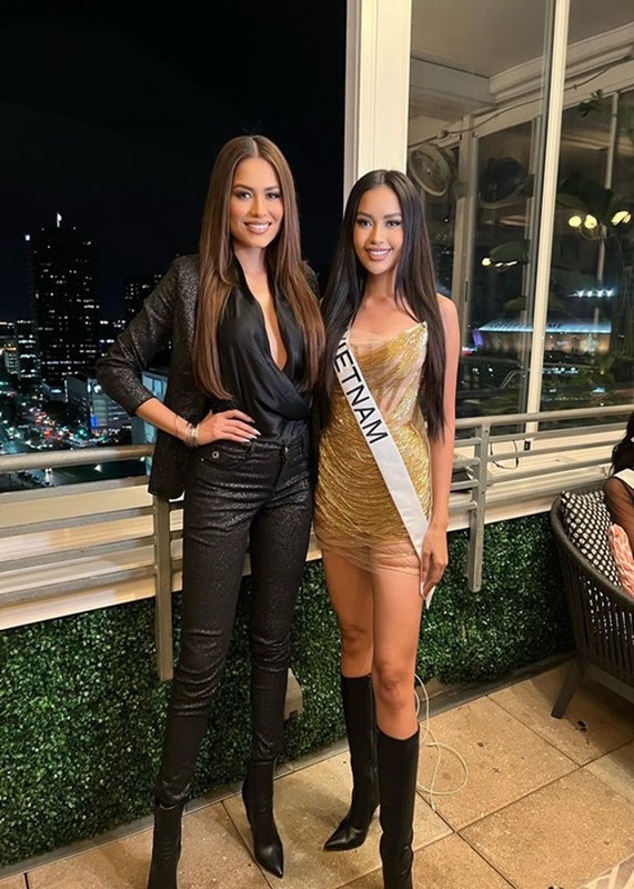 Ngoc Chau cung dan thi sinh Miss Universe 2022 dieu hanh tren pho-Hinh-12