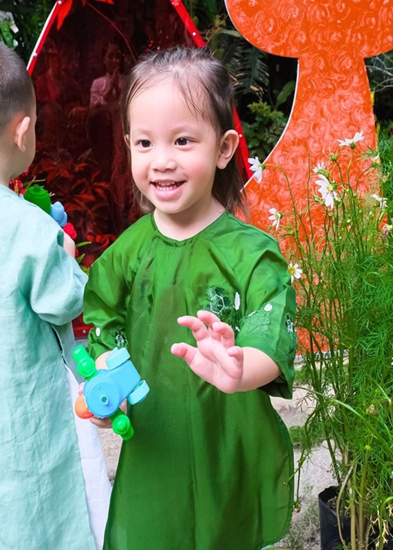 Dan nhoc ti nha sao Viet dang yeu khi dien ao dai don Tet-Hinh-3