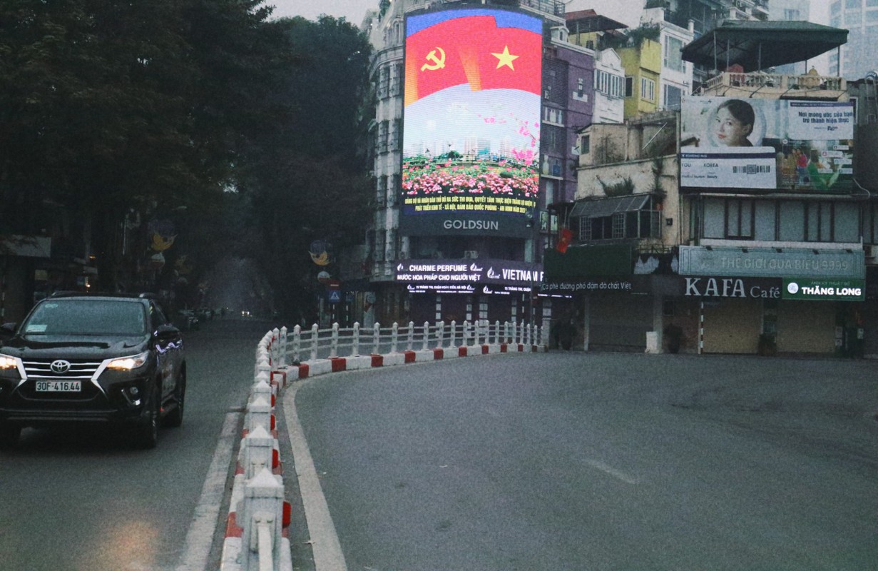 Ha Noi vang lang sang mung 1 Tet, nguoi dan xuat hanh du Xuan muon-Hinh-3