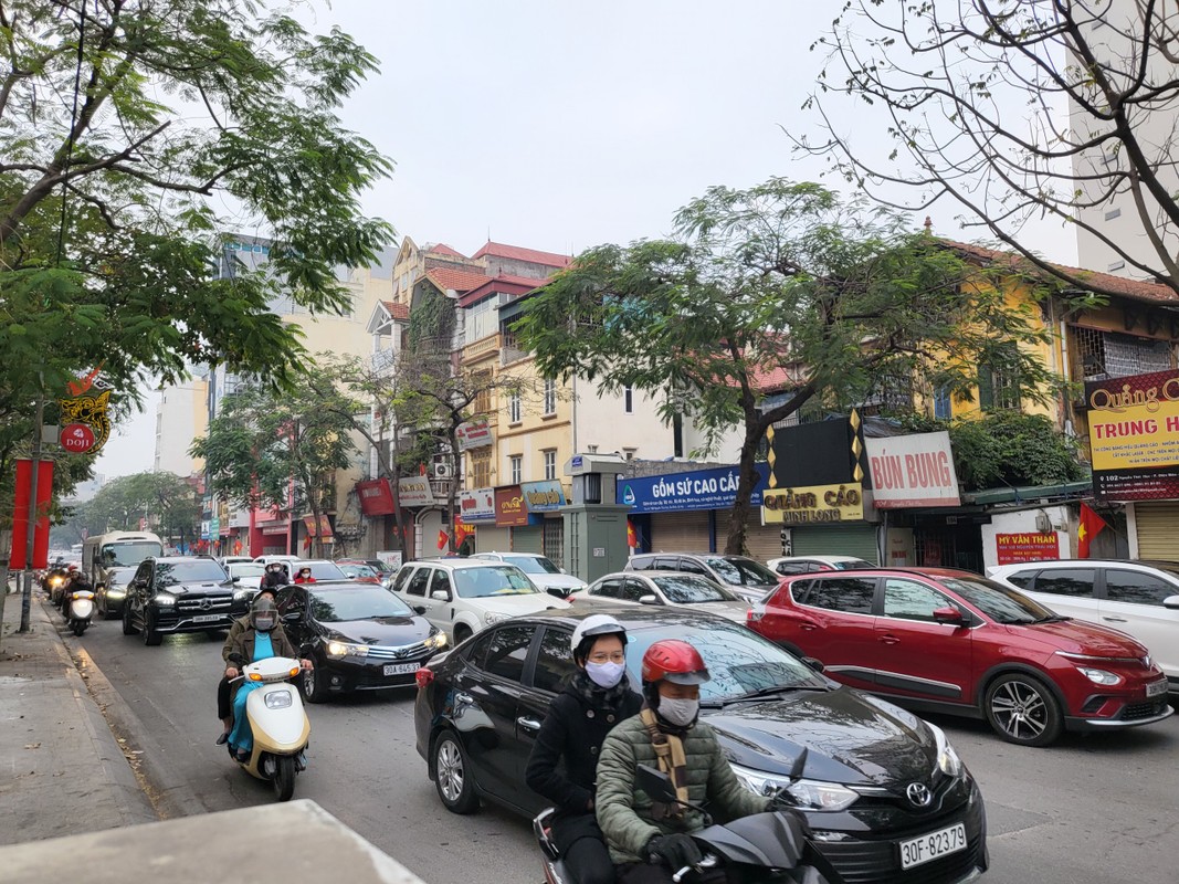 Ha Noi: Nguoi dan tap nap di chua va cac khu di tich, duong pho un tac-Hinh-11