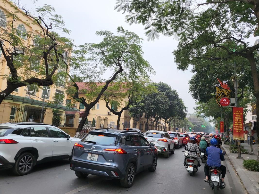 Ha Noi: Nguoi dan tap nap di chua va cac khu di tich, duong pho un tac-Hinh-12