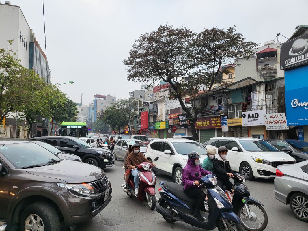 Ha Noi: Nguoi dan tap nap di chua va cac khu di tich, duong pho un tac-Hinh-2