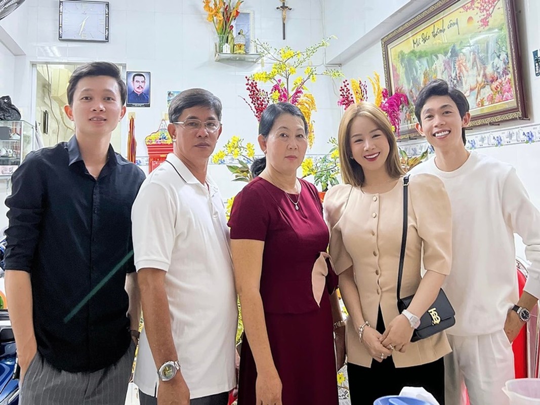 Chuyen tinh “Hoa hau DJ” Mie - Hong Thanh bi don nham chia tay-Hinh-11