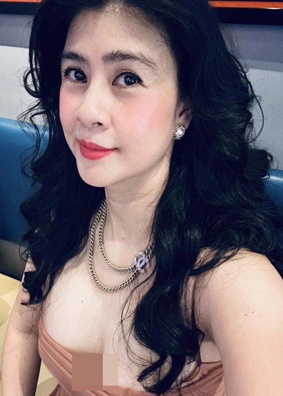 Kim Thu khoe voc dang goi cam voi vong ba tren 1m-Hinh-3