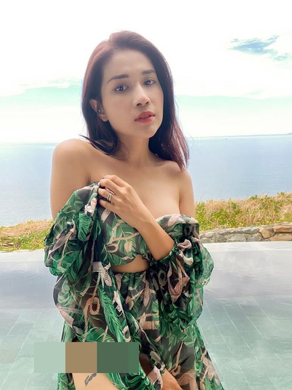 Gu thoi trang di bien goi cam cua Kha Nhu-Hinh-6