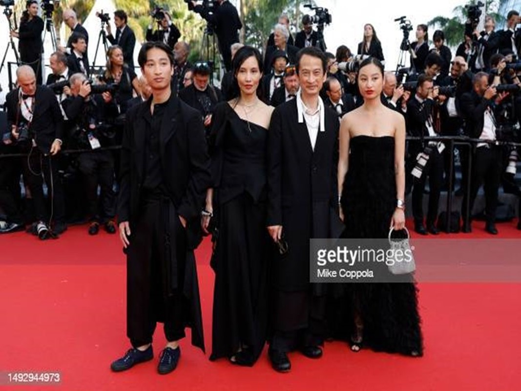 Dao dien Tran Anh Hung cung vo con xuat hien tren tham do Cannes