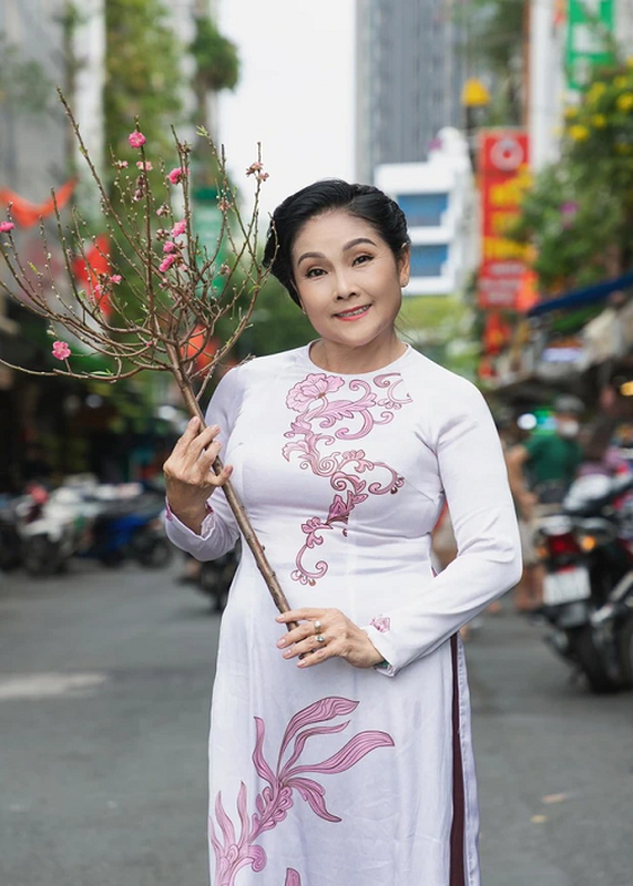 Em gai NSUT Vu Linh: Hon nhan lan dan, som gia tu san khau-Hinh-4