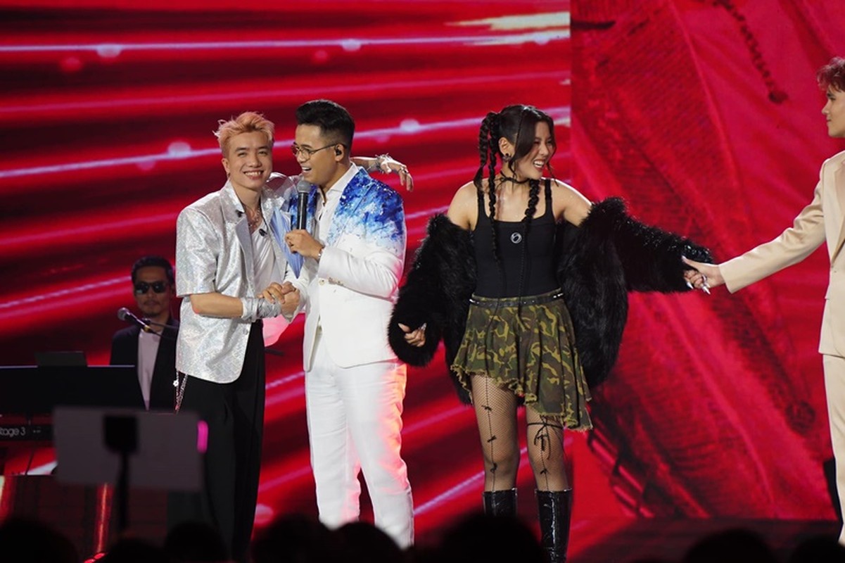 Ha An Huy quy goi, bat khoc khi dang quang Vietnam Idol 2023-Hinh-10