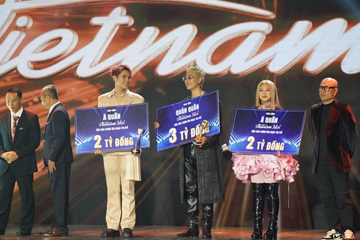 Ha An Huy quy goi, bat khoc khi dang quang Vietnam Idol 2023