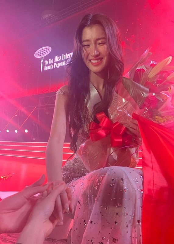 Phuong Nhi bat khoc sau chung ket Miss International 2023