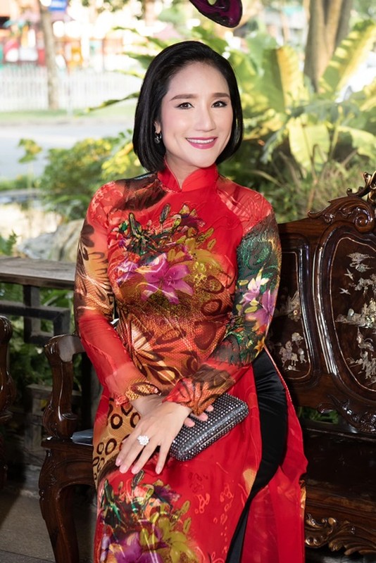 Phan ung cua Van Trang va loat sao khi bi chi trich quang cao lo-Hinh-4