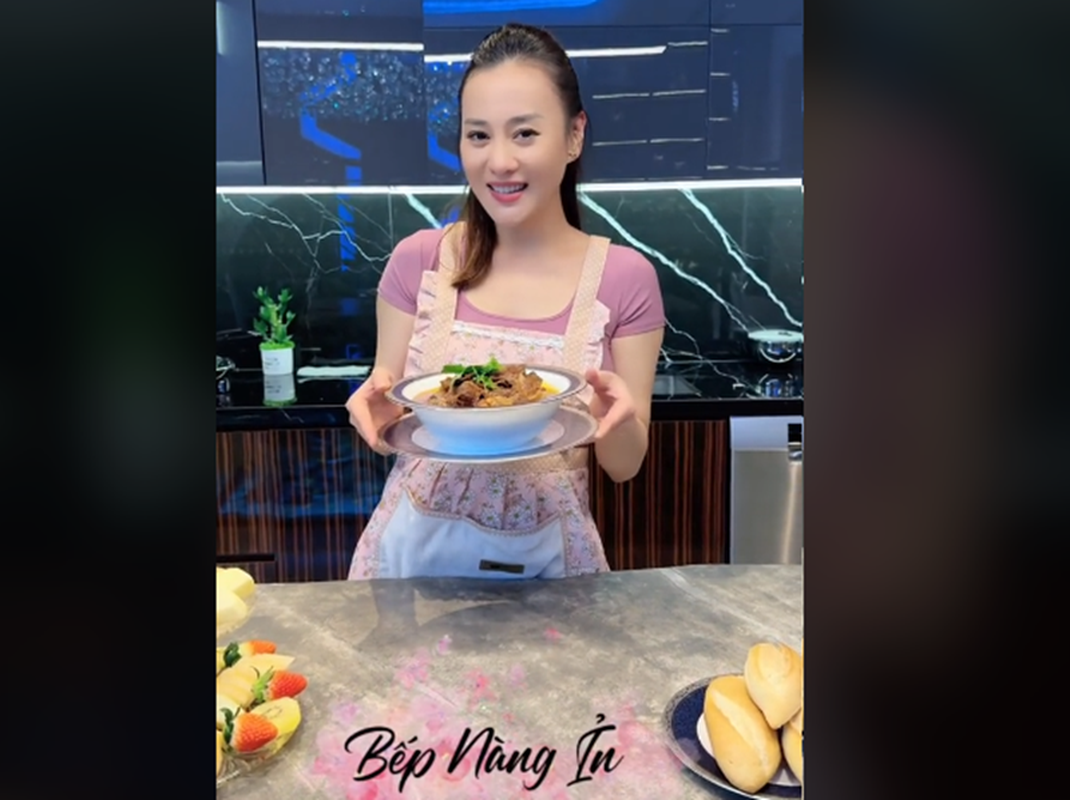 Phuong Oanh van cham vao bep khi mang bau doi-Hinh-4