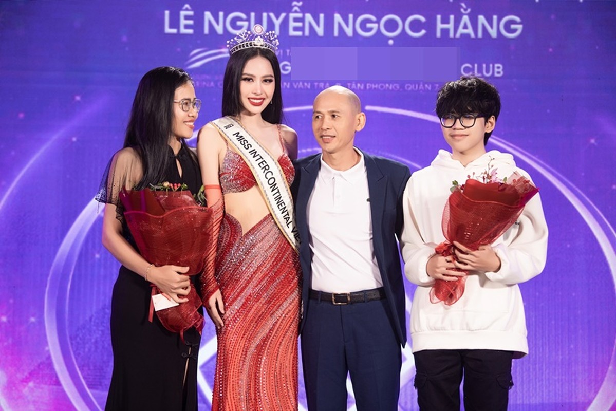 Soi gia the cua Ngoc Hang - A hau 2 Hoa hau Lien luc dia 2023-Hinh-4
