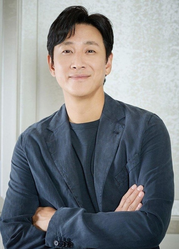 Lee Sun Kyun “co tat ca” truoc khi dinh be boi, qua doi-Hinh-12