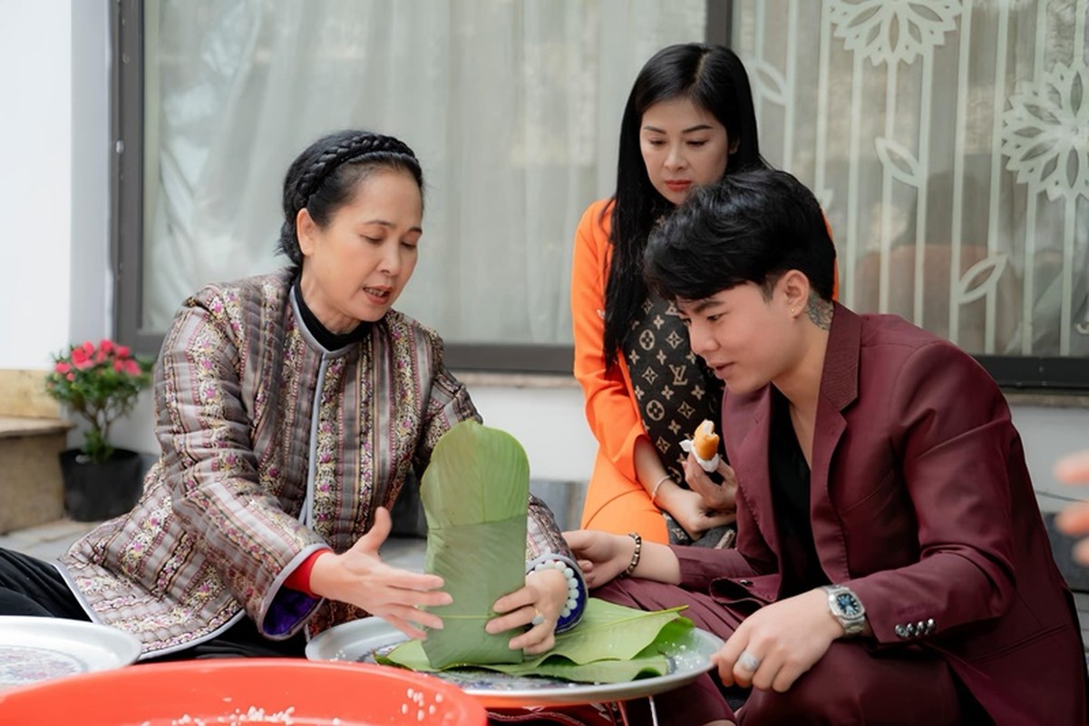 Sao Viet goi banh chung don Tet Nguyen dan 2024-Hinh-12