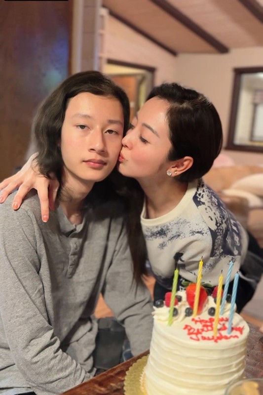 View - 	Con trai Jennifer Phạm đón sinh nhật bên mẹ