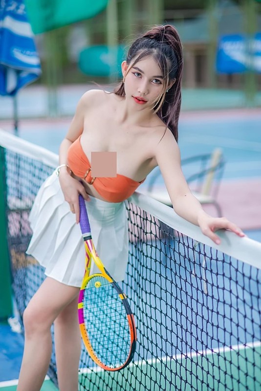 Hot girl mac thieu vai, khoe vong mot tren san tennis-Hinh-8