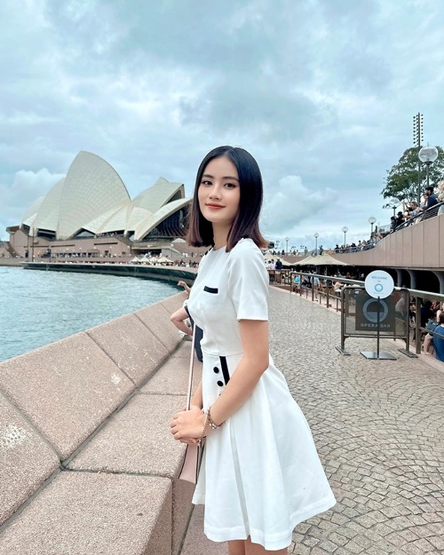 View - 	Huỳnh Trần Ý Nhi thay đổi ngỡ ngàng khi sang Úc du học