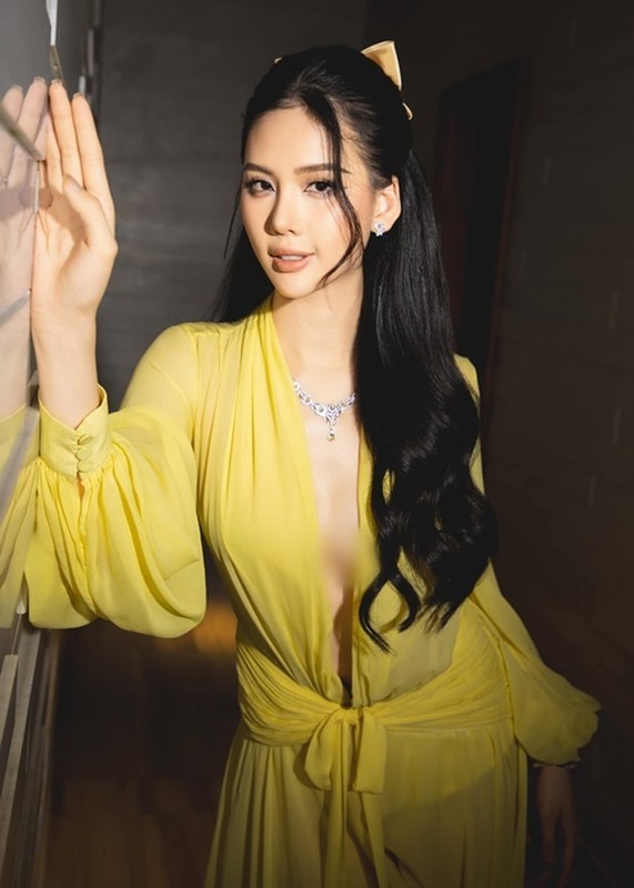View - 	Vì sao Hoa hậu Bùi Quỳnh Hoa bị buộc thôi học
