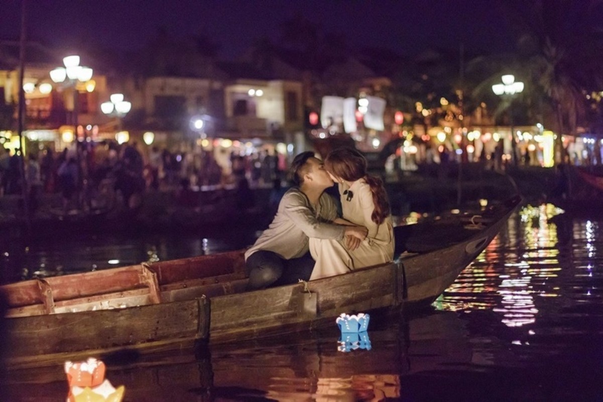 View - 	Trấn Thành Hari Won hôn nhau nồng cháy ở Mỹ