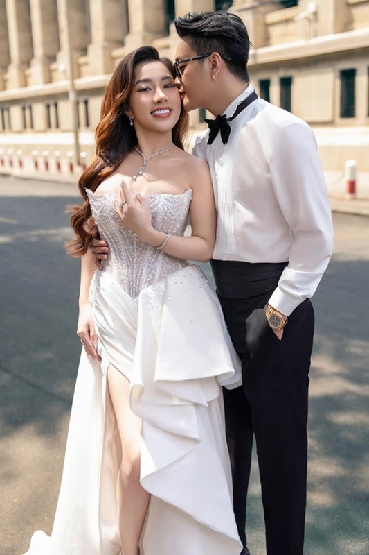 View - 	Ca sĩ TiTi HKT tổ chức đám cưới sau 3 năm hẹn hò