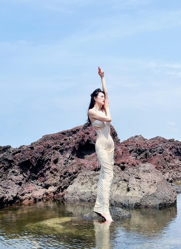 View - 	Siêu mẫu Anh Thư quậy tưng bừng ở lễ hội té nước Songkran