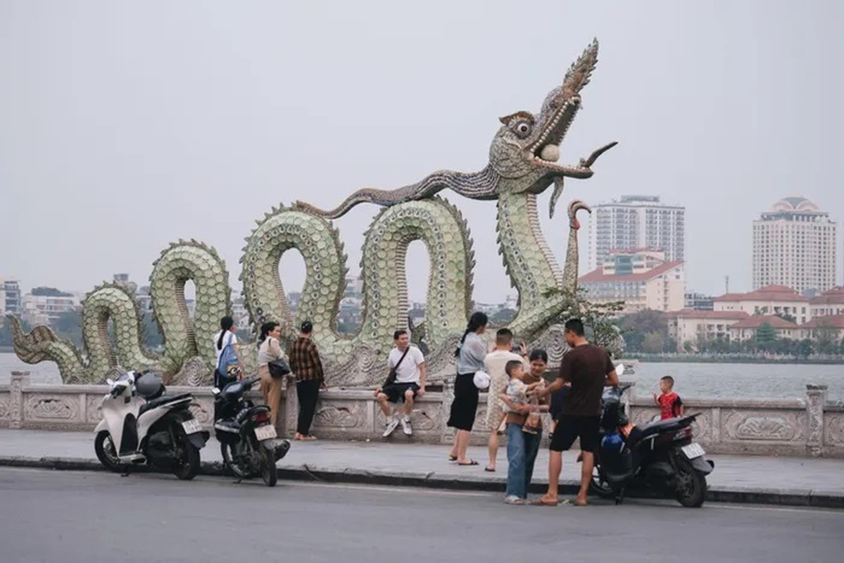 Di 30 km de check-in con ngo co do sao vang o Ha Noi-Hinh-11