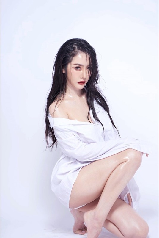 Hot girl da trang tua bong buoi mac ho bao giua dong lua-Hinh-12