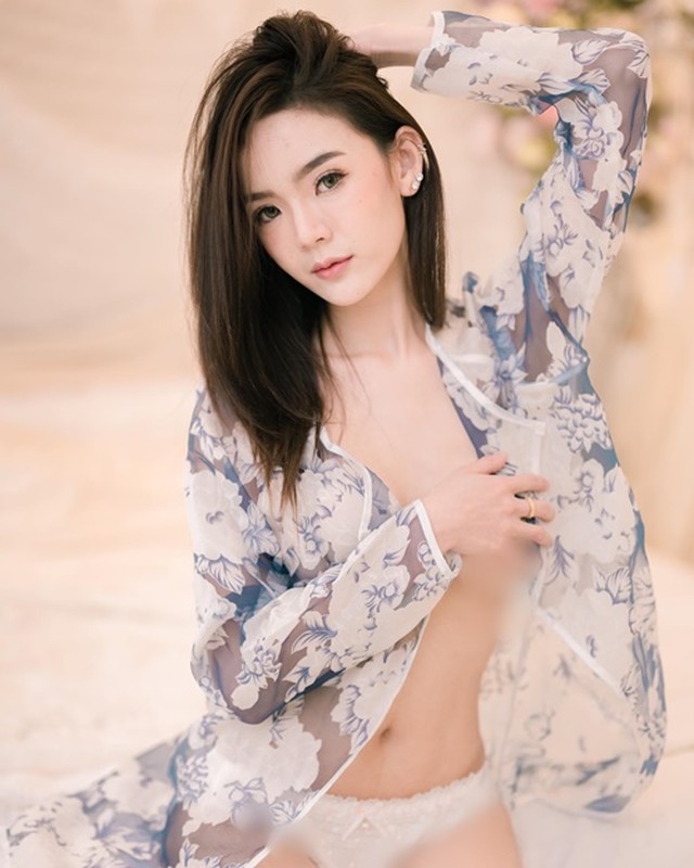 Hot girl co trang khoe dang nuot, da trang non khi tam-Hinh-10