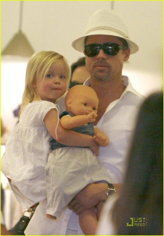 View - 	Brad Pitt Tom Cruise Hai người cha thất bại của Hollywood
