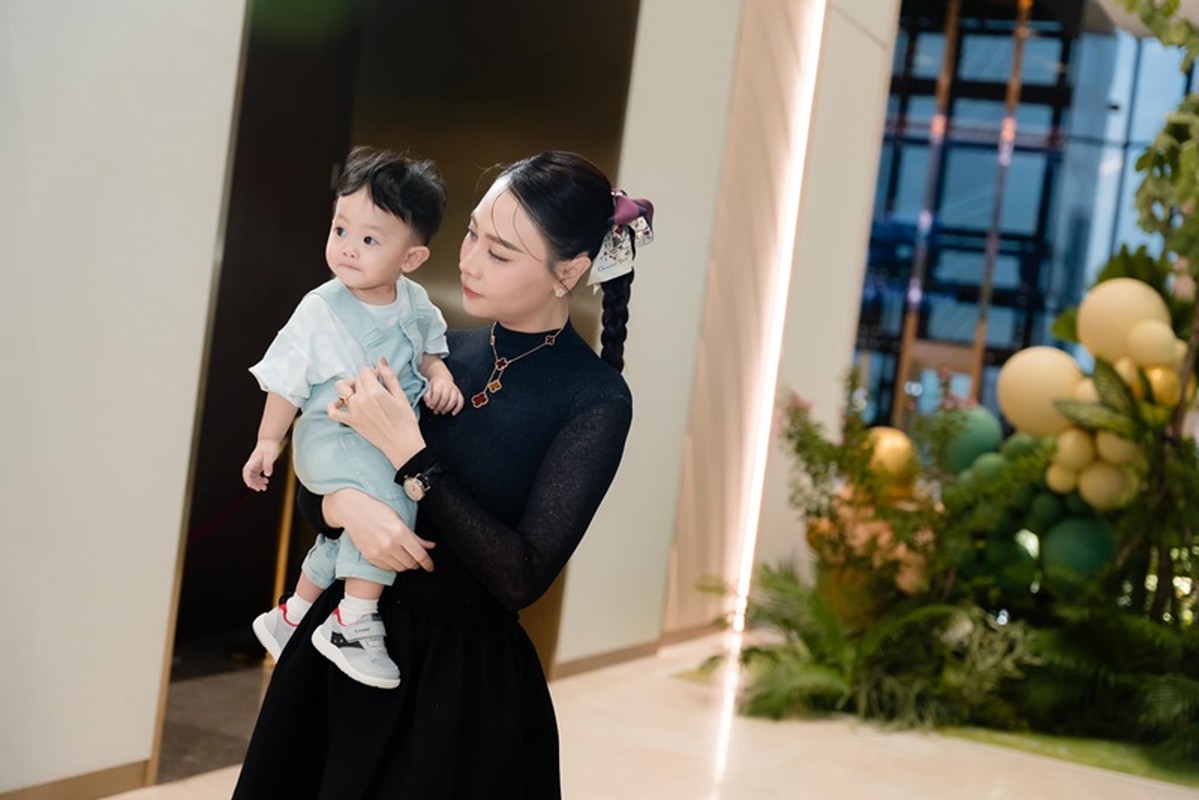 Con trai Dam Thu Trang dang yeu trong tiec sinh nhat-Hinh-3