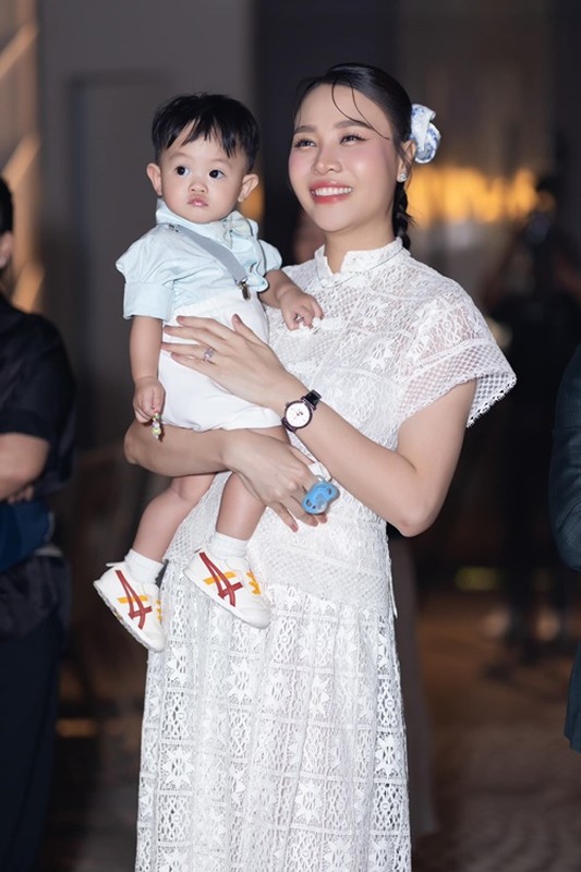 Con trai Dam Thu Trang dang yeu trong tiec sinh nhat-Hinh-8